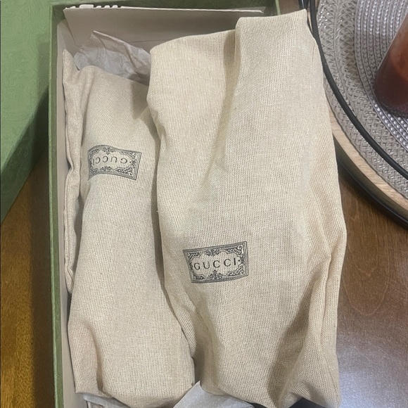 Gucci Women's Black Velvet Heels - Picture 4 of 14